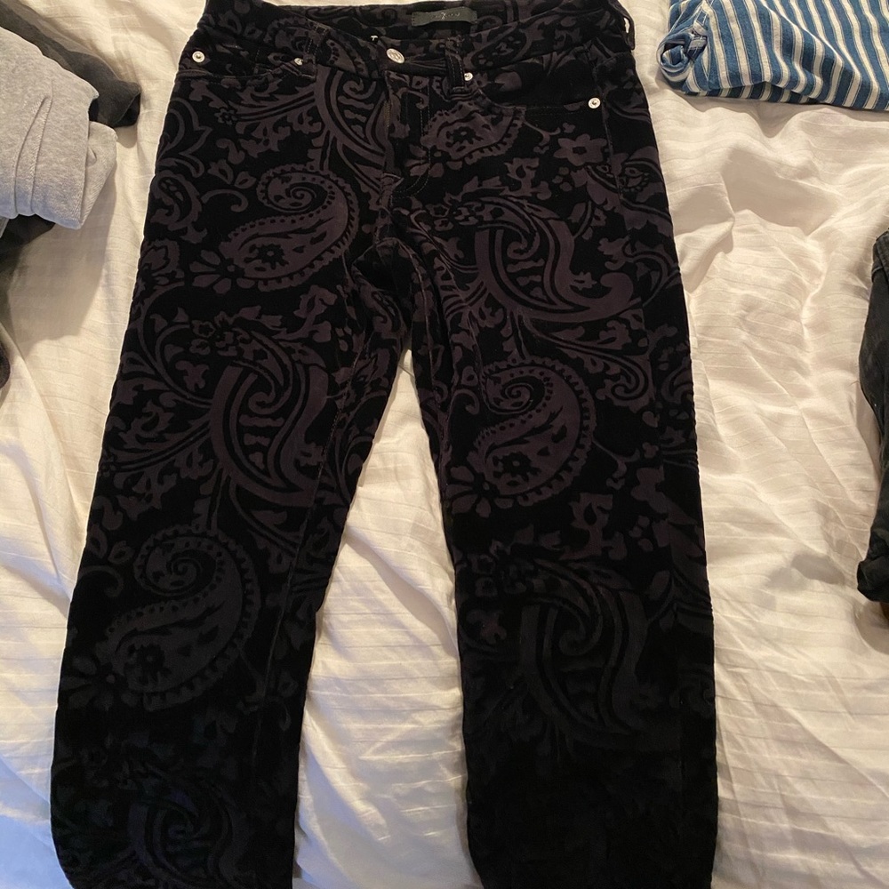 Graphic velvet jeans!
